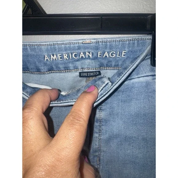 American Eagle women's Curvy High Rise Skinny Kick 20 Short like new. - Picture 6 of 15